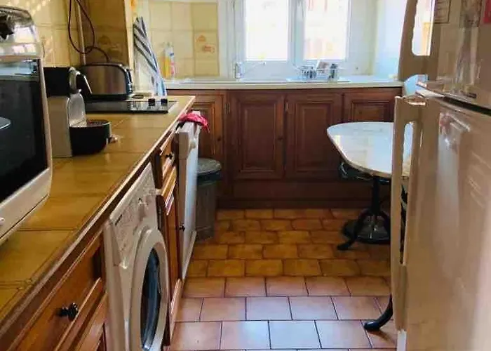 Apartamento Pleasant With Balcony